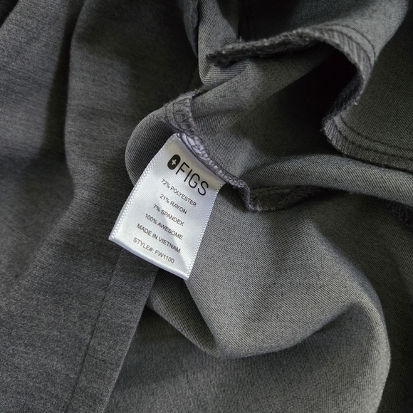 EUC Figs Casma Three-Pocket Scrub Top V-Neck FIONx Gray Short Sleeve Women's XS - Picture 5 of 7